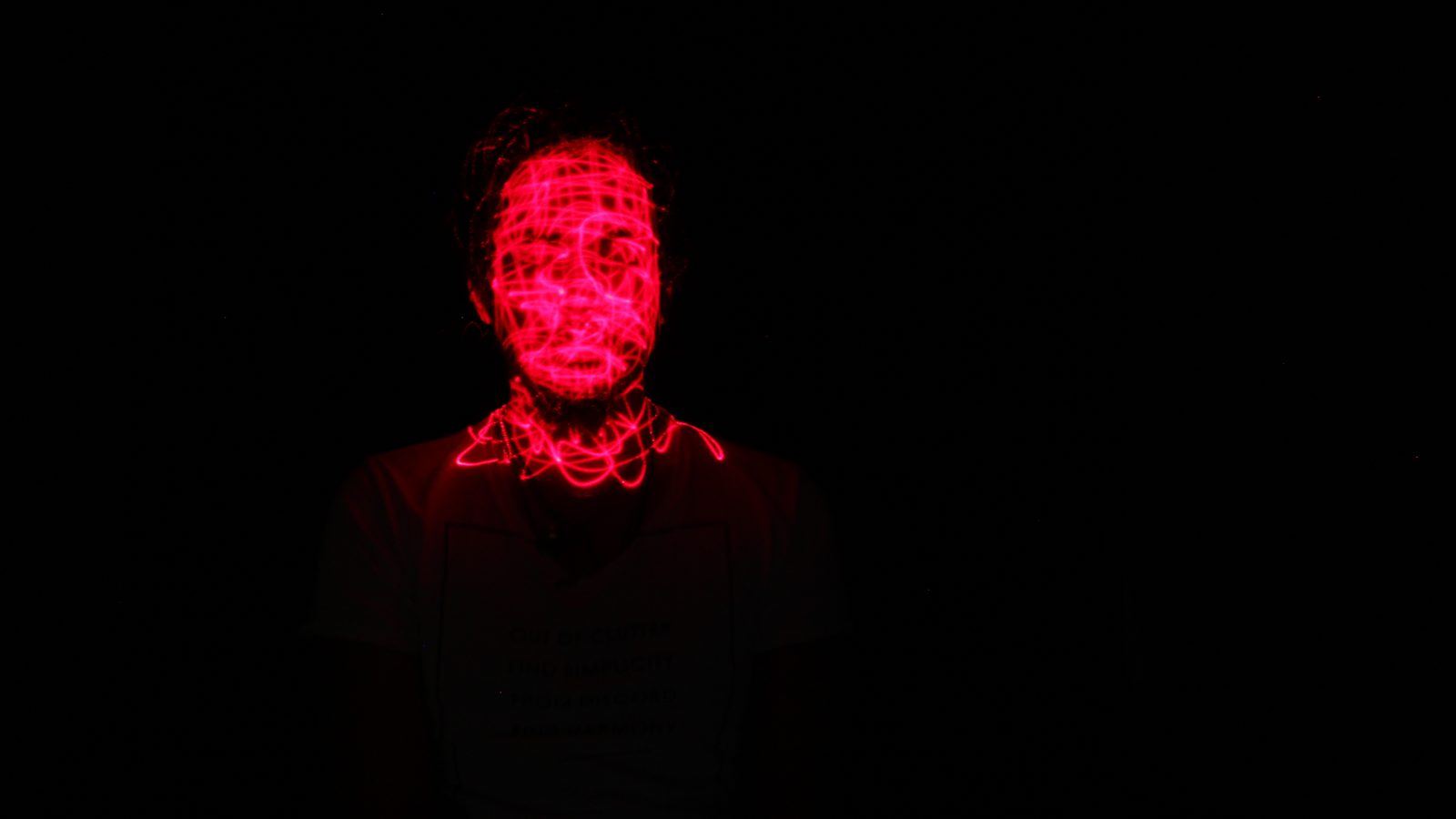 Corps & Objet — Une série de portraits en pose longue, où une source lumineuse dessine sur le corps.